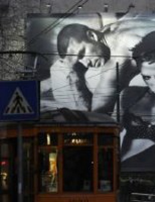Дейвид Бекъм и Виктория голи в центъра на Милано