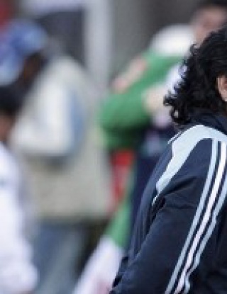 Аржентина да играе като Юнайтед иска Марадона