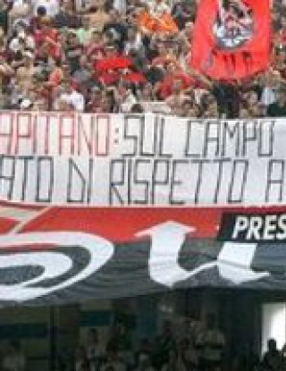 Феновете на Милан изпратиха Малдини с освирквания
