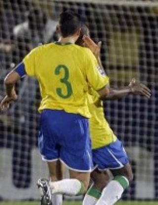 Бразилия удари трудно Парагвай, Нилмар герой за \"кариоките\"