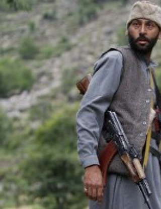 Шок в Англия: Убиха талибан с татуировка на Астън Вила