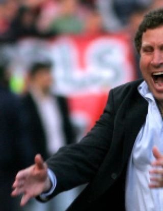 Вили Вуцов изкарва цял мач, седнал на резервната скамейка...