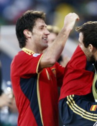 Гол на Шаби Алонсо донесе трудния успех на Испания срещу ЮАР след драма и продължения