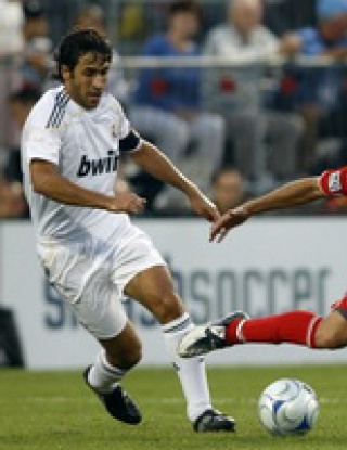 Реал Мадрид разби Торонто при дебюта на Кака и Шаби Алонсо