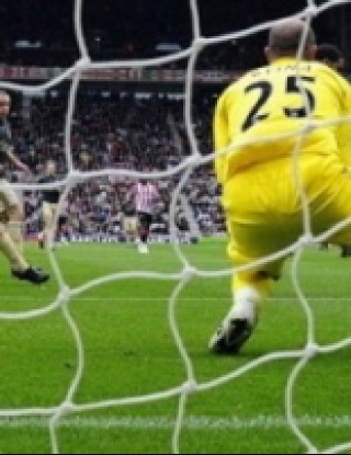 Юнайтед атакува Ливърпул на \"Анфийлд\" с ...балони!