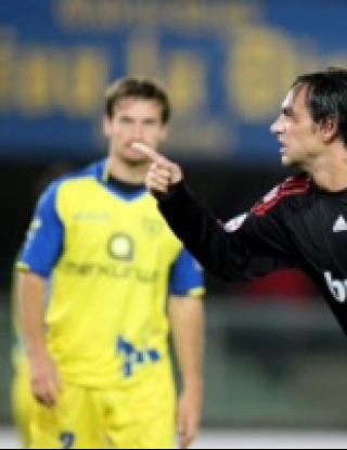 С два късни гола на Неста, Милан обърна Киево