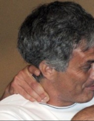 Жулио Сезар предлага фланелки на Интер за чантата на жена си