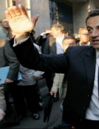 Саркози се извини заради Анри