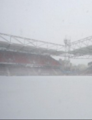 Заради студ и сняг, само Бирмингам - Юнайтед и Арсенал - Евертън във Висшата лига днес