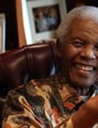 Нелсън Мандела ще присъства на откриването на Мондиала