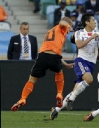 Бледа Холандия стигна до \"едно на мъка\" срещу Япония