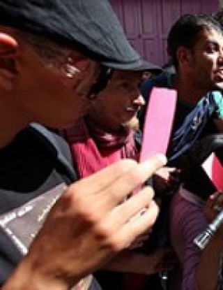 И футболните запалянковци ще получават картони