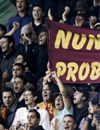 Феновете на Рома бесни на играчите след унижението от Базел