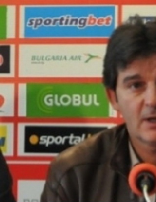 Костадинов остава на работа в ЦСКА