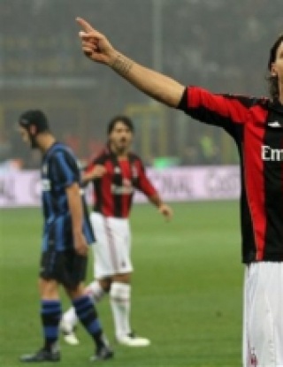 Милан подчини Интер с дузпа на Ибра в грубо дерби