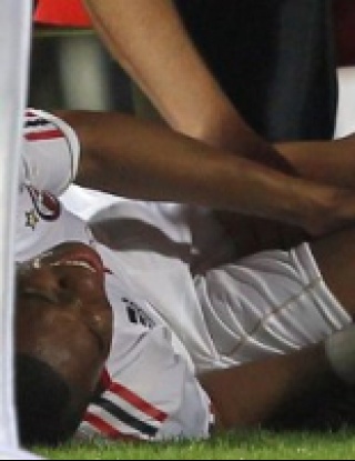 Робиньо контузи коляното си след сблъсък с камера (снимки и видео)