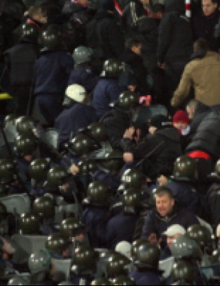 Хулиган със забрана на мач = една година затвор