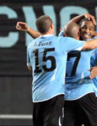 Уругвай среща Аржентина, Чили победи Перу