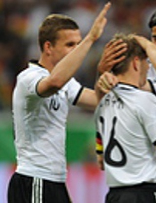 Йозил в състава на Германия за мачовете с Австрия и Полша