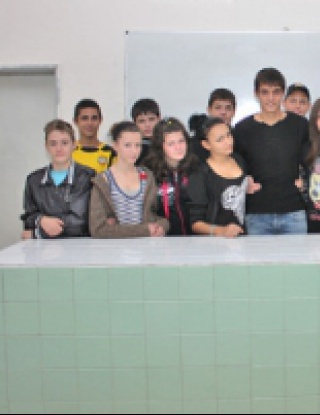 Курдов влезе в клас за среща с ученици 