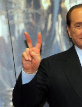 Феновете на Милан искат Берлускони отново на власт