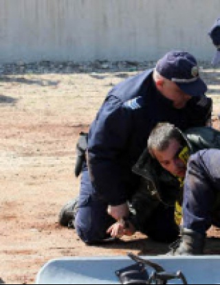 Полицията иззе голямо количество наркотици от фенклуб