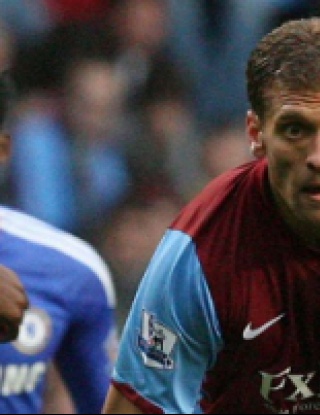 
Публиката на "Вила Парк"
аплодира Петров
в продължение на една минута
