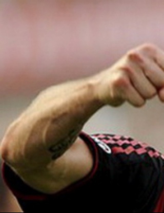 Масимо Амброзини
остава в Милан
до юни 2013-та