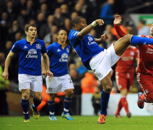 Дистен преподписа с Евертън за още един сезон