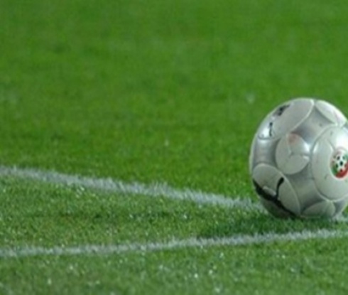 Младежите посещават дом за сираци