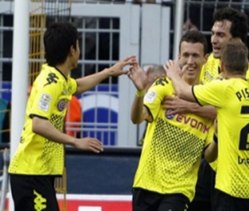 Хумелс
продължи договора
си с Борусия Дортмунд
