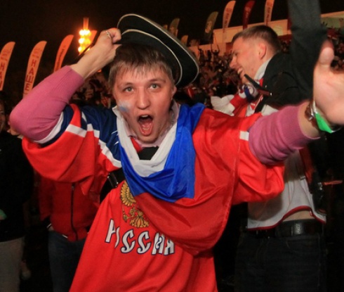 Руски фенове счупиха от бой четирима поляци (видео)