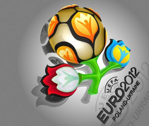 2000 доброволци работят в помощ на фенове и журналисти