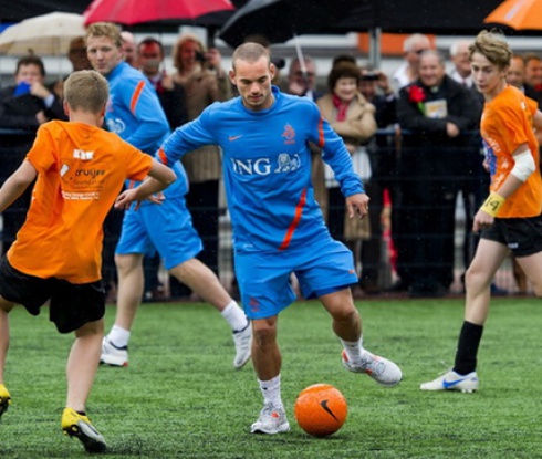 Снайдер
с контузия след
мача с Дания