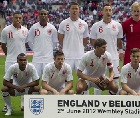 Фронтмен
на легендарна германска пънк група вика за Англия