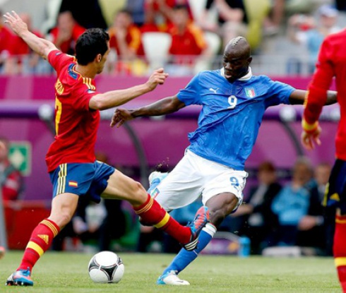 Красиво равенство между Испания и Италия, Балотели и Торес с фрапантни пропуски (видео)