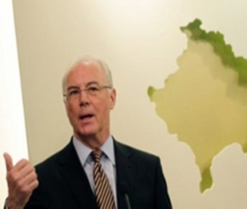 Бекенбауер разкритикува рефера от мача на откриването