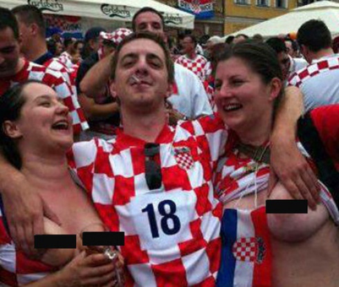 Хърватия забрани на фенките да показват гърдите си