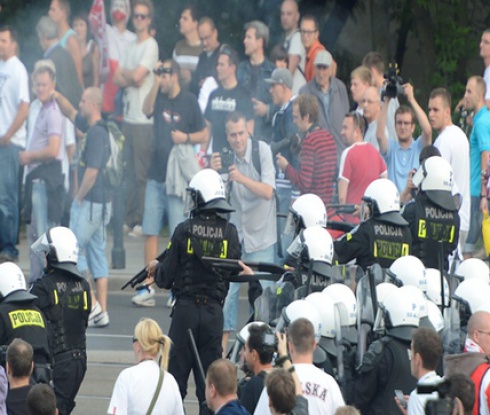 Милицията в Киев извади водометни машини  за Англия-Швеция