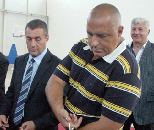 Премиерът Борисов откри футболно игрище в Дупница