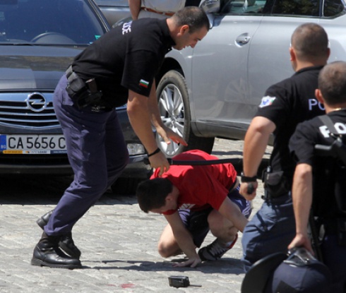 Полицията прибра четирима фенове на ФК Сараево в София