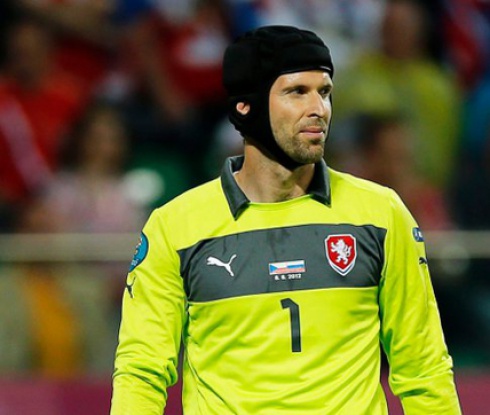 Оперират Петър Чех в края на сезона