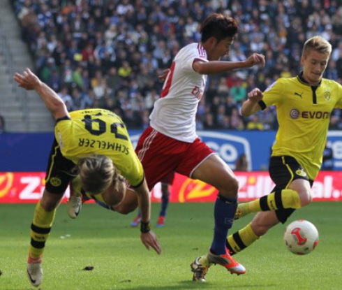 Дортмунд се издъни срещу Хамбургер, Байерн спечели дербито с Шалке (видео)