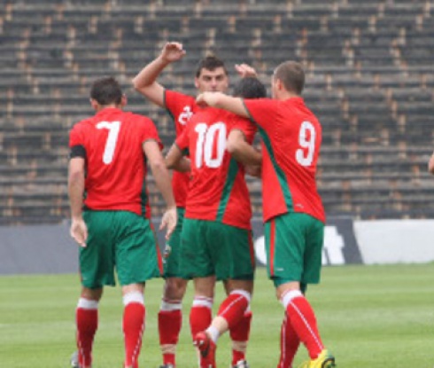 България (U19) загуби с 0:3 от Финландия