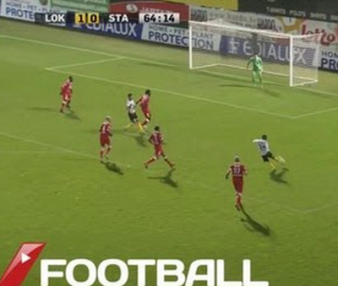 Въздушен футбол води до шедьовър (видео)