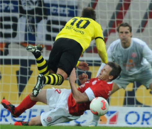 Борусия Дортмунд измести Шалке 04 от второто място (видео)