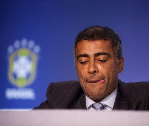 Ромарио поиска
разследване срещу
Бразилската футболна федерация