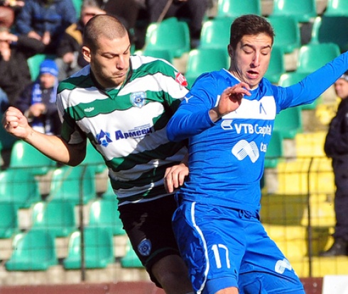 Левски падна с 0:1, но продължава за Купата