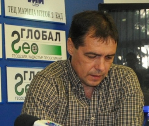 Петър Хубчев остава треньор на Берое