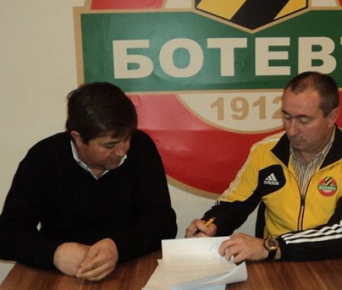 Мъри Стоилов обяви екипа си в Ботев Пловдив